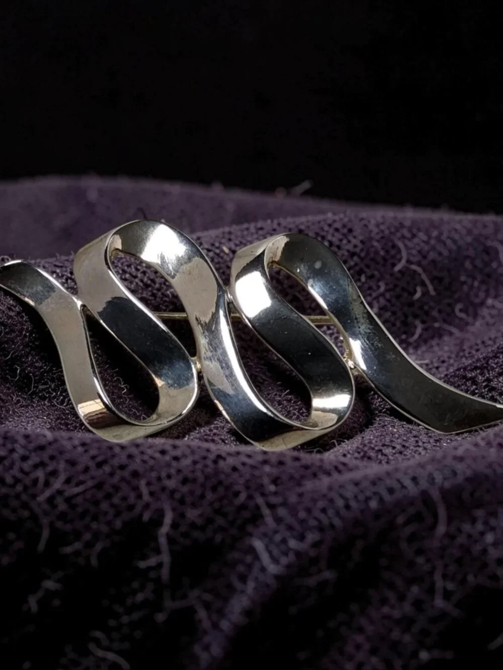 Vintage M Jent Silvertone Ribbon Brooch Pin